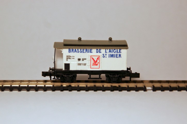 SBB Bierwagen Brasserei DE L'AIGLE weiss mit Sonnendach SBB Bierwagen Brasserei DE L'AIGLE weiss mit Sonnendach
